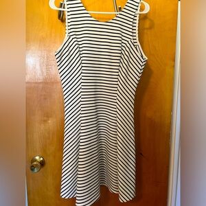 Women’s Soprano white and black striped sleeveless dress size large